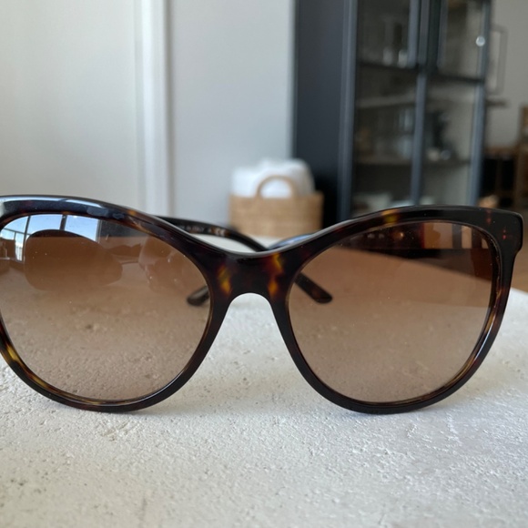 BURBERRY Cat Eye Sunglasses with case - Picture 2 of 6